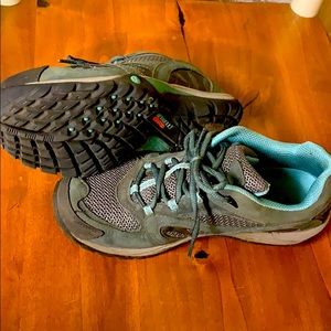 Women’s hiking shoes